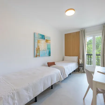Apartment Splendid 3-br Just 3 Minutes From The