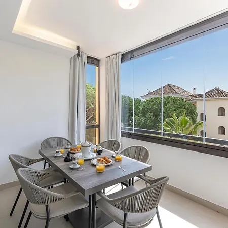 Apartment Splendid 3-br Just 3 Minutes From The Marbella